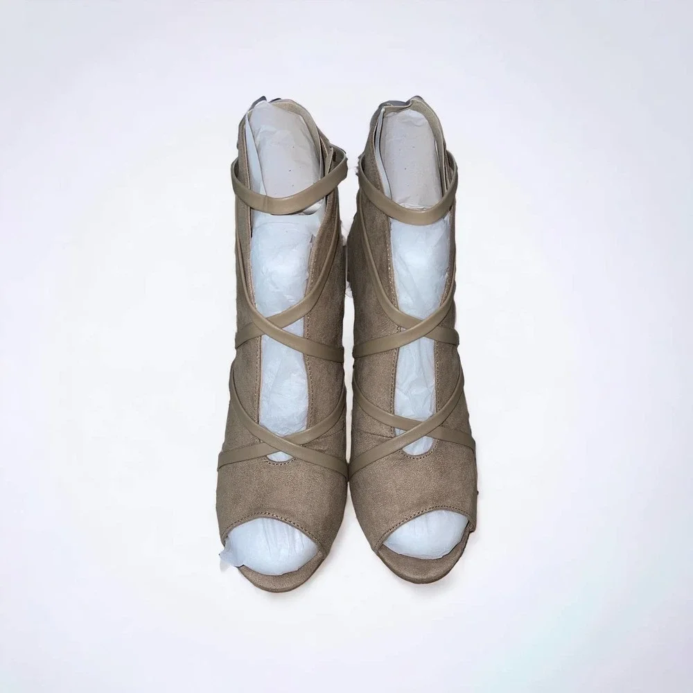 Journee Samara Booties Taupe Size 9